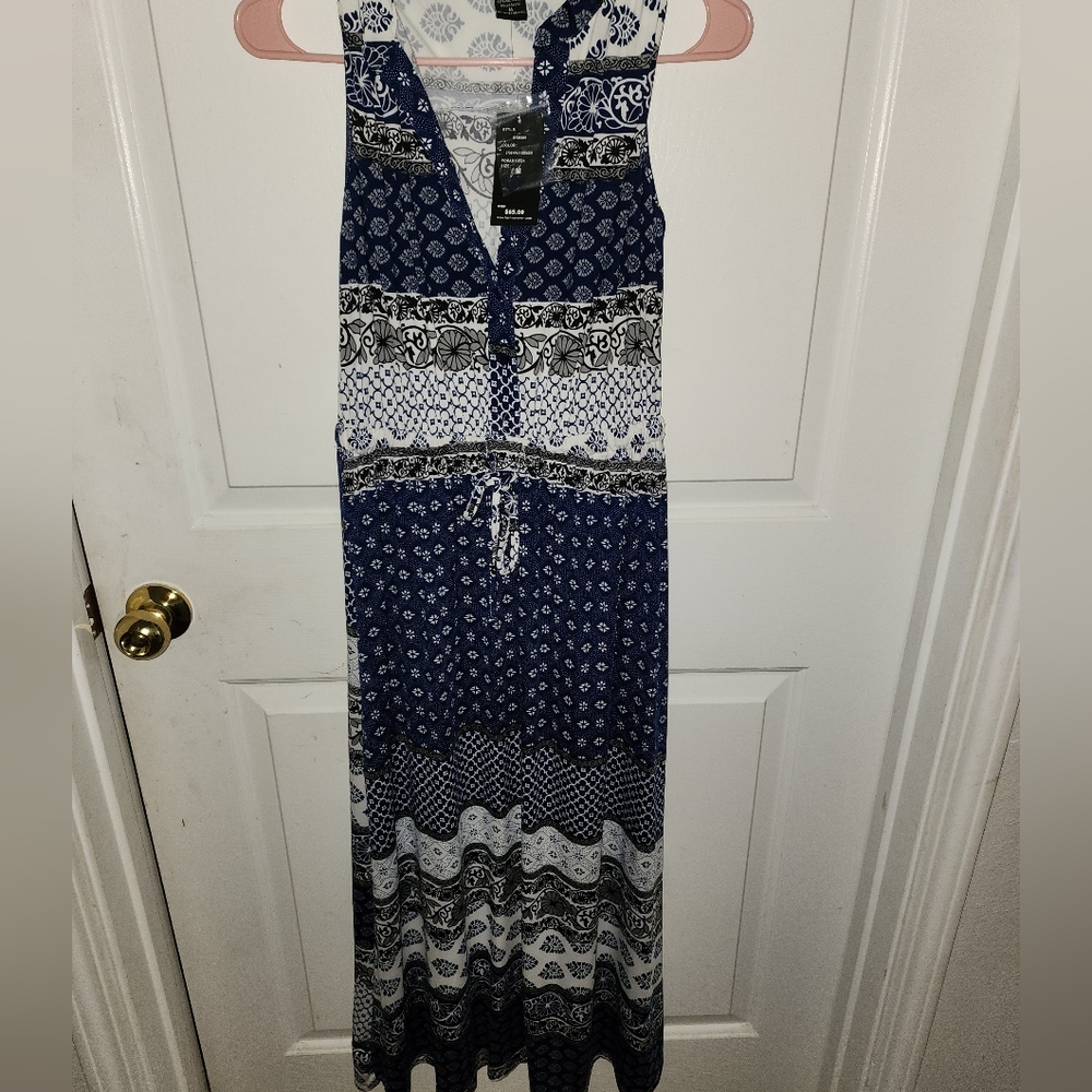 Sleeveless maxi length dress